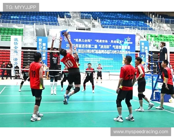 饶河气排球赛设五组别 周爽指导青少年训练助力成长 饶河气排球赛设五组别 周爽指导青少年训练助力成长